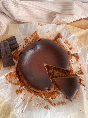 Dark chocolate basque burnt cheesecake 7-inch